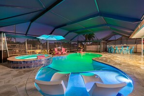 A heated pool - Good Vibes Villa – Gulf Access Canal, Heated Pool/Hot Tub, Paddle Boards & Game Room! (Cape Coral)