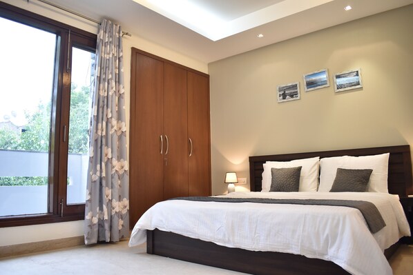 Deluxe Double Room, City View | Desk, laptop workspace, free WiFi - Two Green Park Bed & Breakfast (New Delhi)