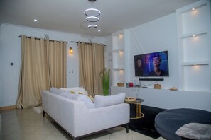 TV - Meru Heights Villa Apartment in Arusha, (Arusha)