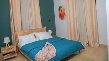 3 bedrooms, iron/ironing board, WiFi, bed sheets