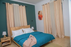 3 bedrooms, iron/ironing board, WiFi, bed sheets