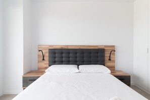 4 slaapkamers, een strijkplank/strijkijzer, gratis wifi, beddengoed