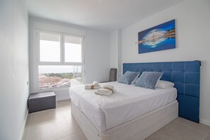 4 bedrooms, iron/ironing board, free WiFi, bed sheets