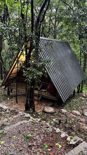 尊榮單人房 | 高級寢具、布置獨特、書桌、筆電工作空間