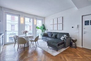 TV - Easylife - Stunning apartment in Porta Venezia (Milano)