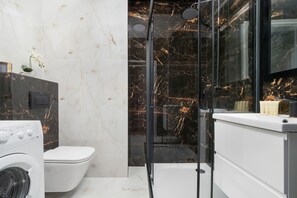 Apartment, 2 Schlafzimmer, Balkon | Badezimmer