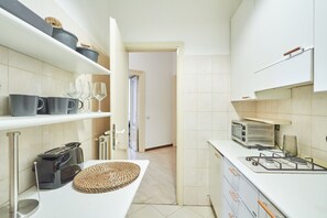 Fridge, microwave, stovetop, dishwasher