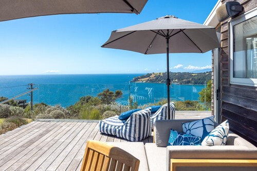 Superbly appointed, luxury 2-bedroom holiday home with incredible views!