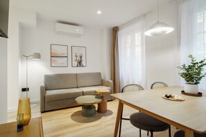 One-Bedroom Apartment with sofa bed - Limehome Malaga Calle Victoria (Málaga)
