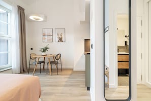 Studio, parveke | Yksilöllisesti sisustettu, yksilöllisesti kalustettu, työpöytä