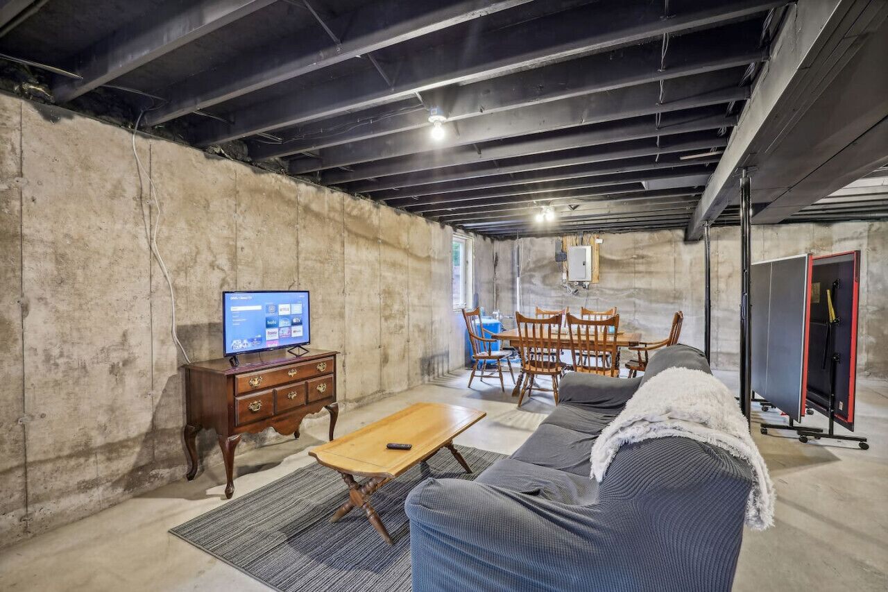 Smart TV, fireplace, table tennis