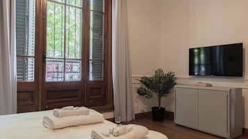 4 bedrooms, iron/ironing board, WiFi, bed sheets