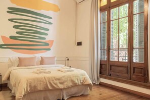 4 habitaciones, tabla de planchar con plancha, wifi y ropa de cama 