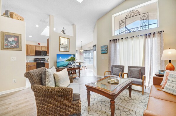 Smart TV, video games, foosball, books - 4 BR POOL Home w/GAME Room & SPA. 10 Min to DISNEY Parks. BEAUTIFULLY decorated. (Kissimmee)