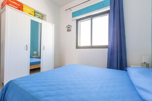 2 bedrooms, bed sheets