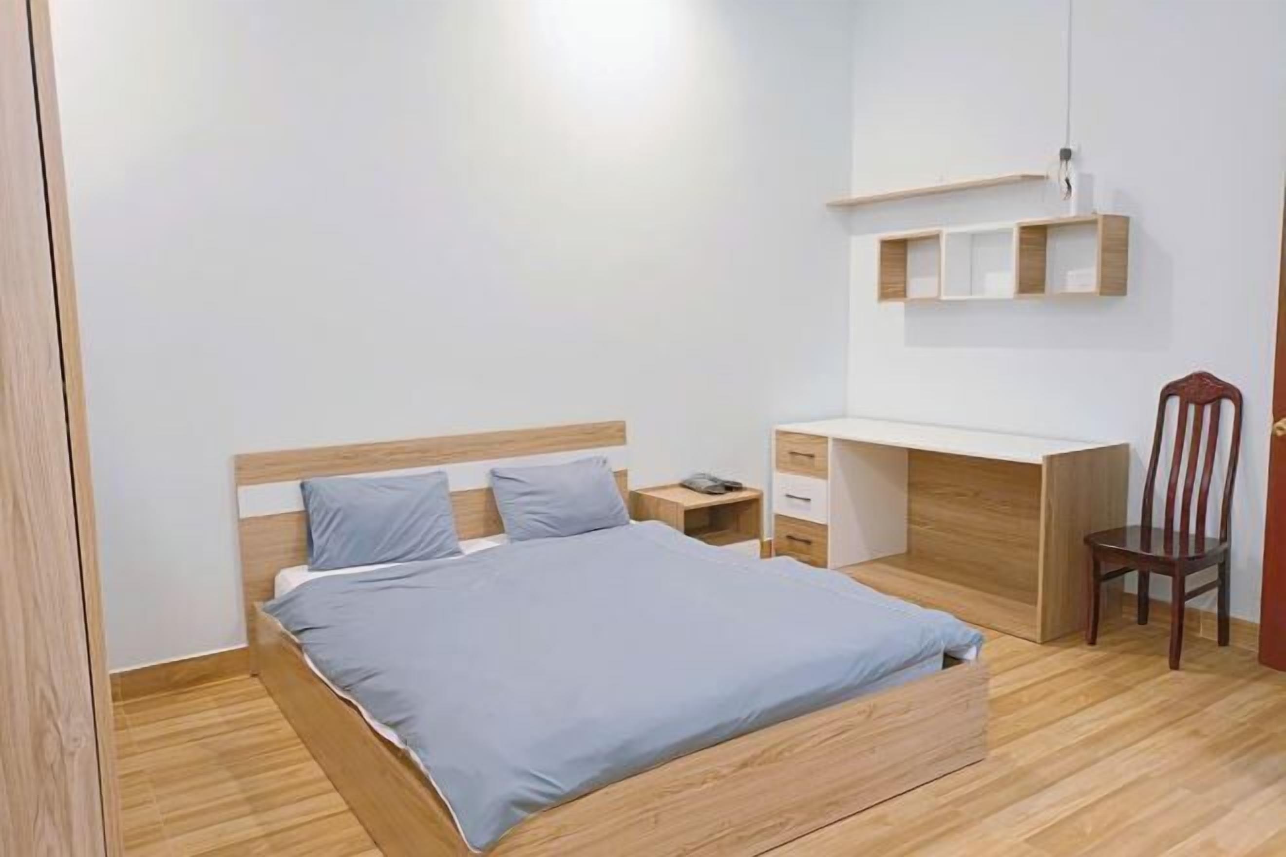 Desk, free WiFi, bed sheets