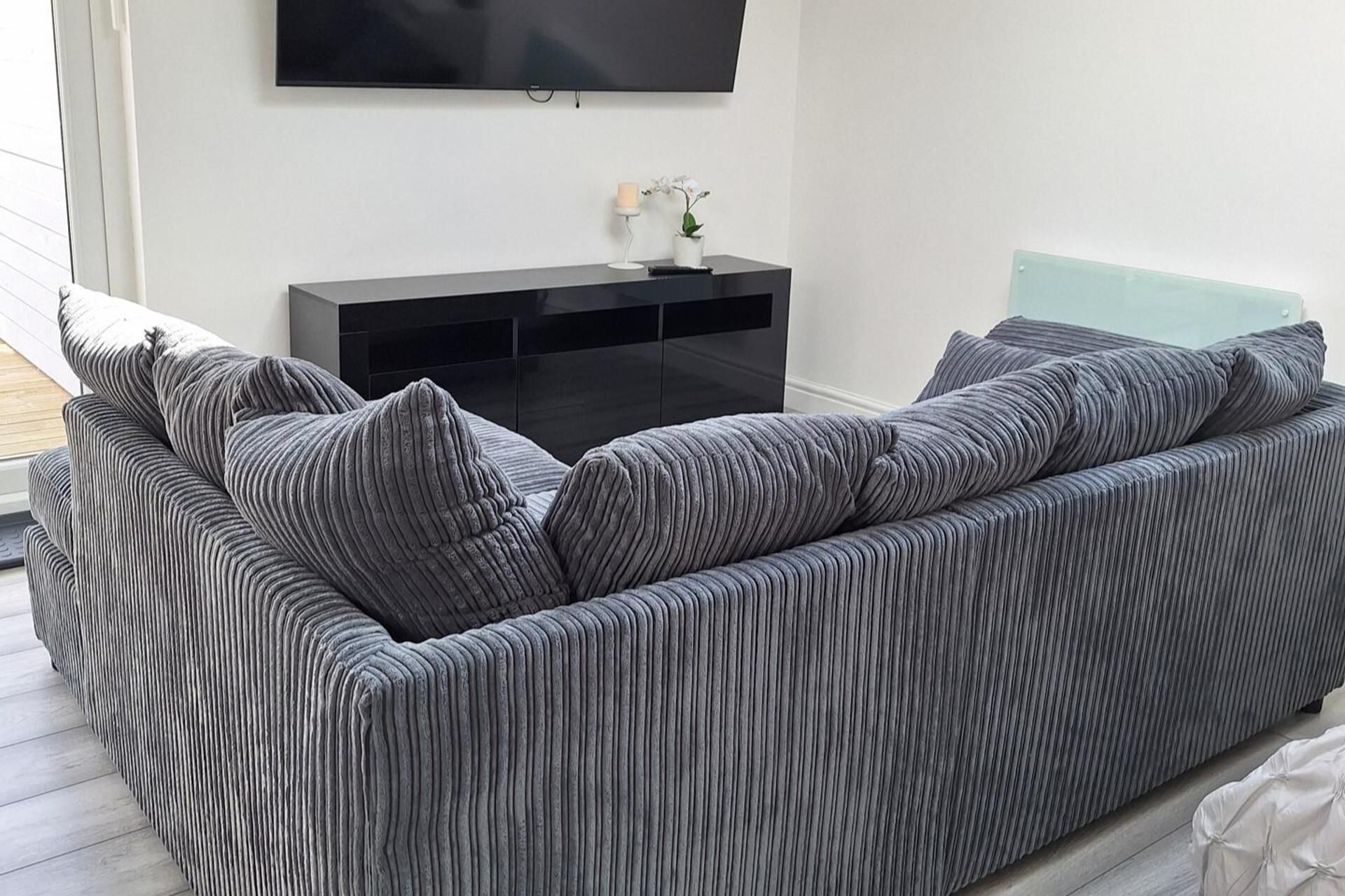 TV 