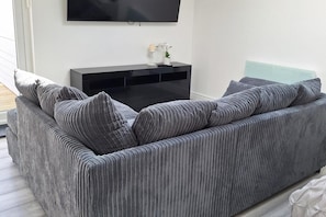 TV - Lodge - Sleeps 2 - Pet Friendly - Parking - Patio (Sidcup)