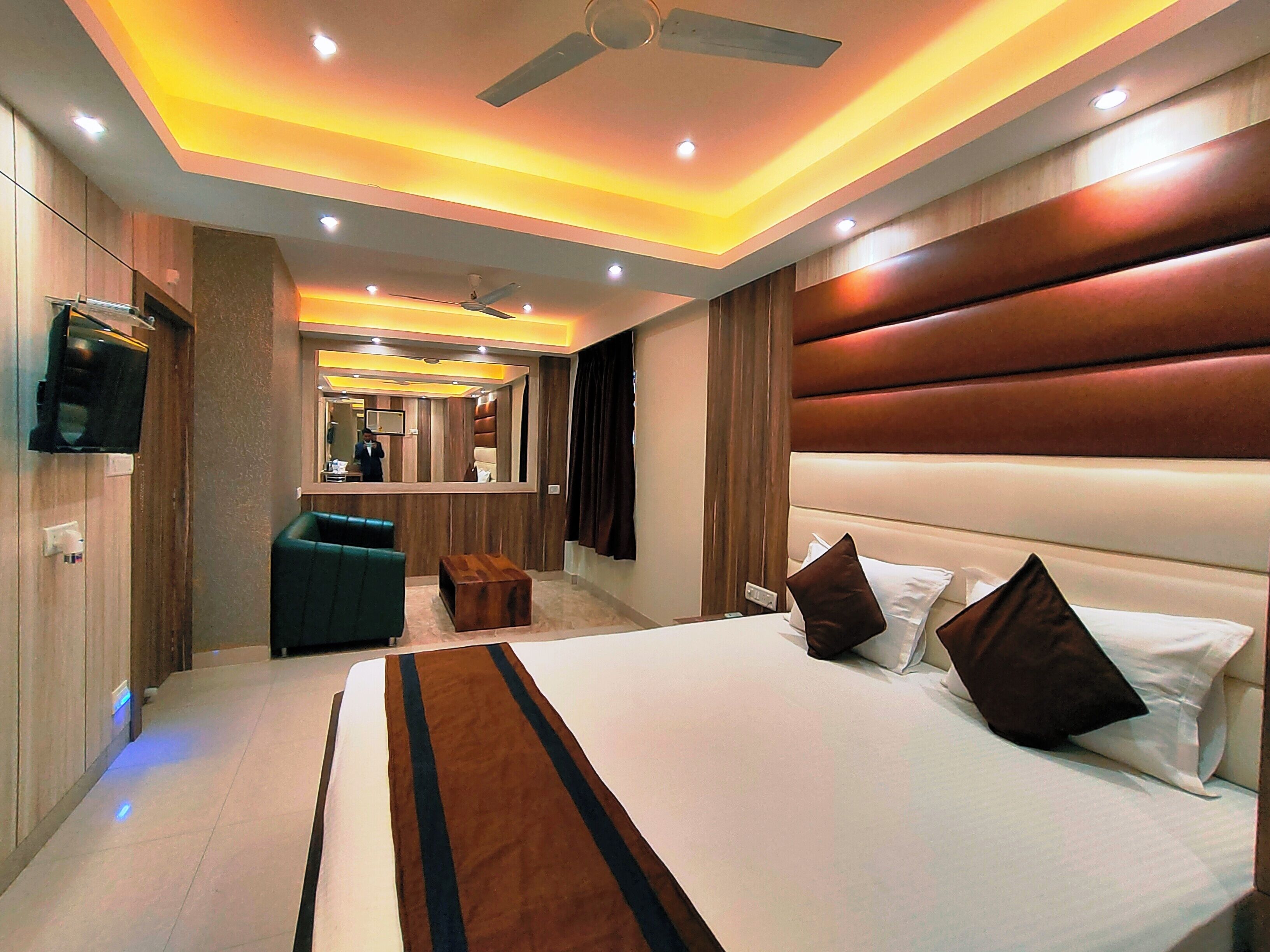 Luxury Suite, City View | Desk, soundproofing, iron/ironing board, free WiFi