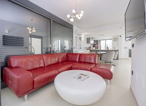 Smart TV - V. Villa Alya, Pool and Seaviews in Alcudia (Alcúdia)