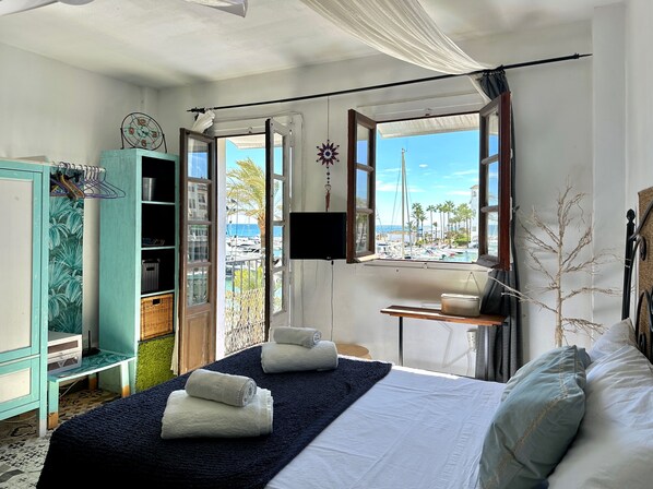 Free WiFi, bed sheets