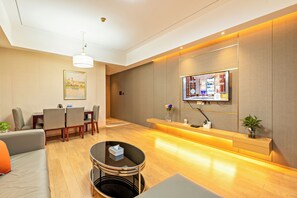 Family Suite, 2 Bedrooms | In-room dining - Keluowei International Apartment Hotel (Guangzhou)