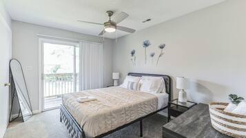 1 chambre, bureau, fer et planche Ă repasser, lit parapluie