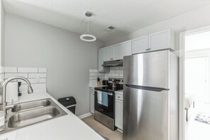 Fridge, oven, stovetop, dishwasher