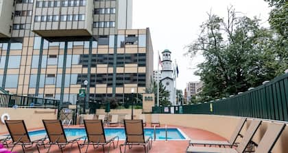 PP 1111 Modern Corporate 1br, pool, Gym