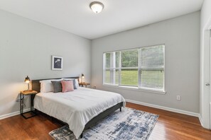 2 bedrooms, desk, iron/ironing board, travel crib