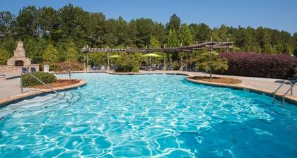 Verandas 1836 I Modern 2Bd I Parking I Pool I Gym