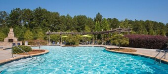 Verandas 1836 I Modern 2Bd I Parking I Pool I Gym