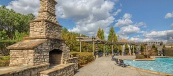 Verandas 1931I Serene Oasis W Modern Convenience