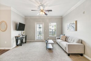 Smart TV, offices - Verandas 2123 I Comfortable W A Modern Flair (Valley)