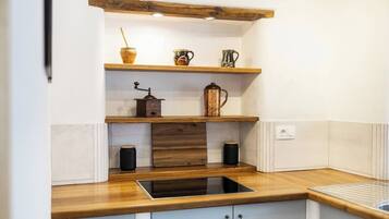 Frigorifero, piano cottura, macchina per tè/caffè, tostapane