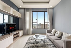 Luxury Apartment, Balcony - S Lux Apartment (Ho Chi Minh City)