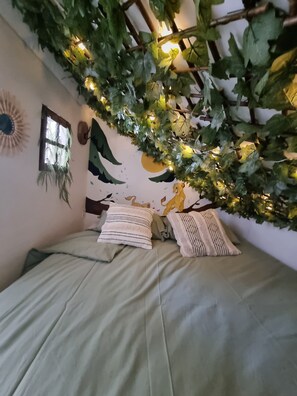 3 bedrooms, travel cot, free WiFi, bed sheets