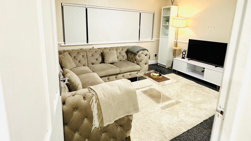 Ibate Apartments - Cozy 2 Bedroom Home