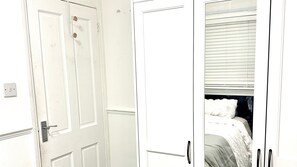 2 chambres, bureau, Wi-Fi gratuit, draps fournis