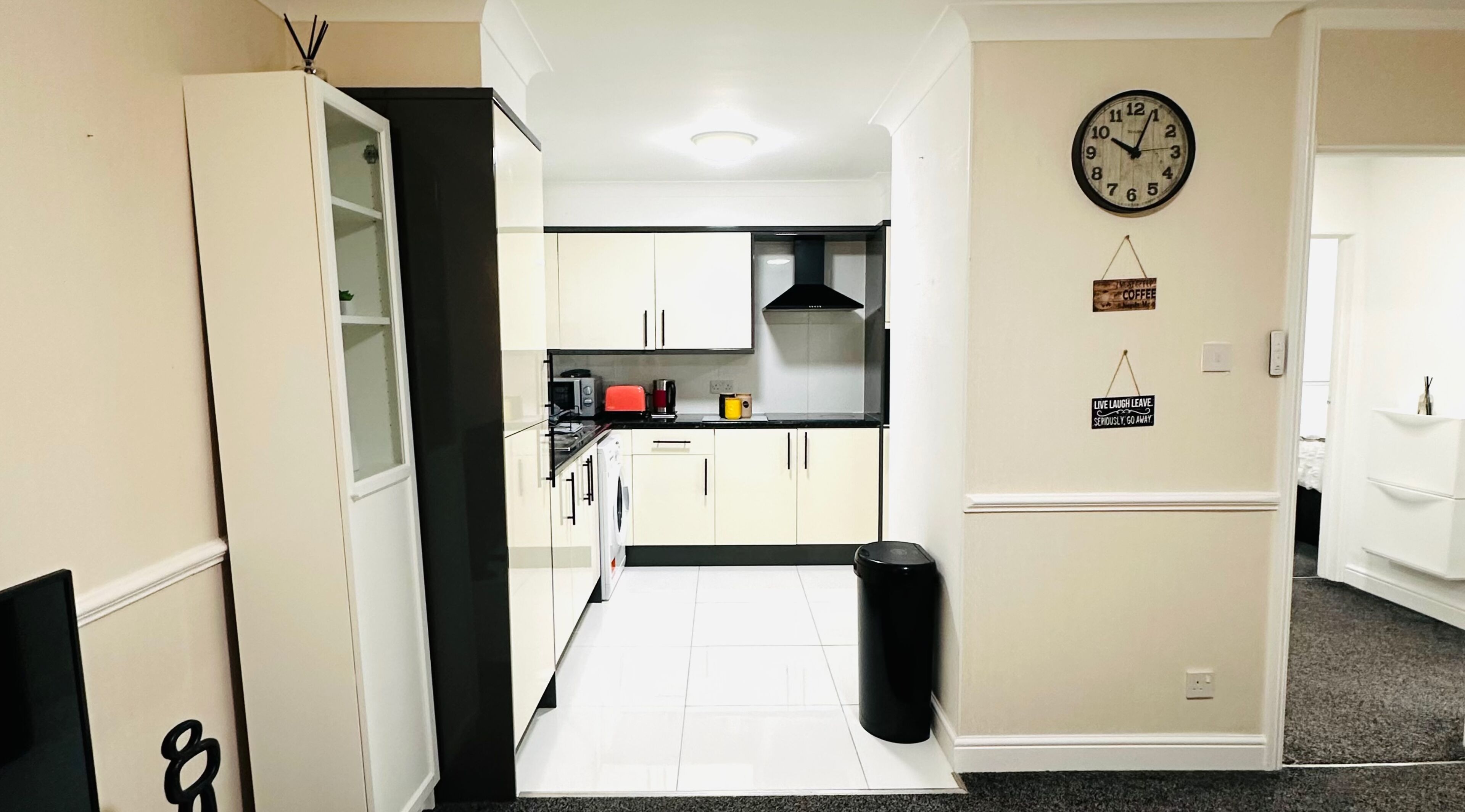 House | Private kitchen | Fridge, microwave, oven, stovetop
