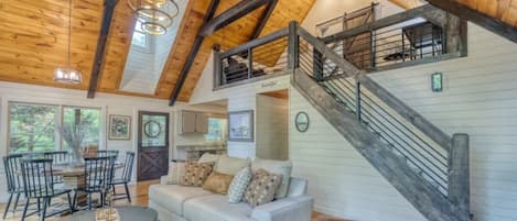 Télévision, cheminée, espaces bureaux