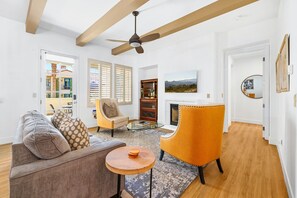 TV, fireplace, offices - LV314 Stylish 3BR-4BA Legacy Villas Townhome (La Quinta)