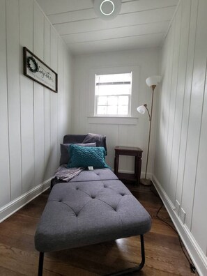 Interior - Tranquil Home in ATL- Sleeps 9 (Atlanta)