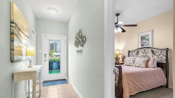 Deluxe Condo, 2 Bedrooms, Non Smoking, Balcony | 2 bedrooms, individually decorated, individually furnished