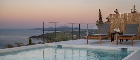 حمّام سباحة خارجي