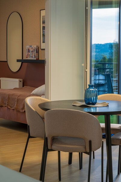 Cozy Apartment With Parking by Renters