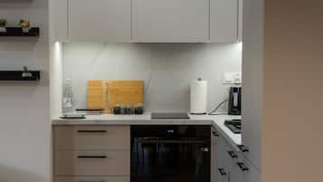Apartament, 2 dormitoris, balcó | Cuina privada | Forn, bullidora elèctrica, torradora i congelador