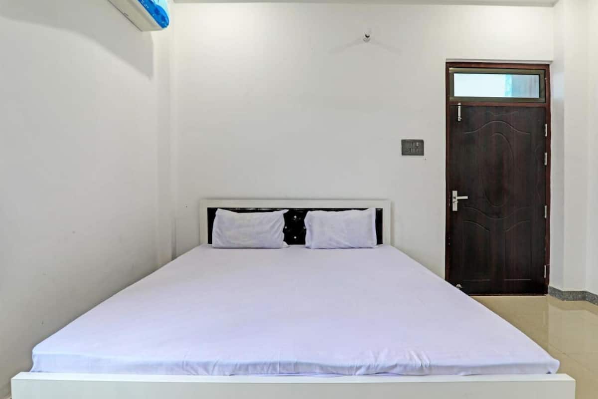 Deluxe Double Room | Free WiFi, bed sheets