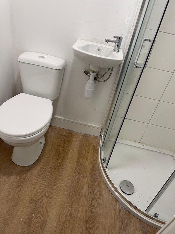 Hårtørrer, håndklæder, Sæbe, Toiletpapir