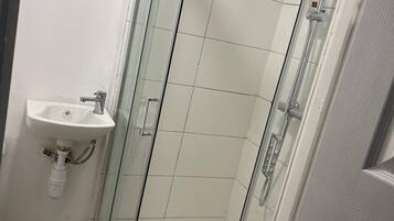 Hårtørrer, håndklæder, Sæbe, Toiletpapir